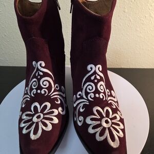 Women's Suede Embroidered Ankle Boots - Burgundy